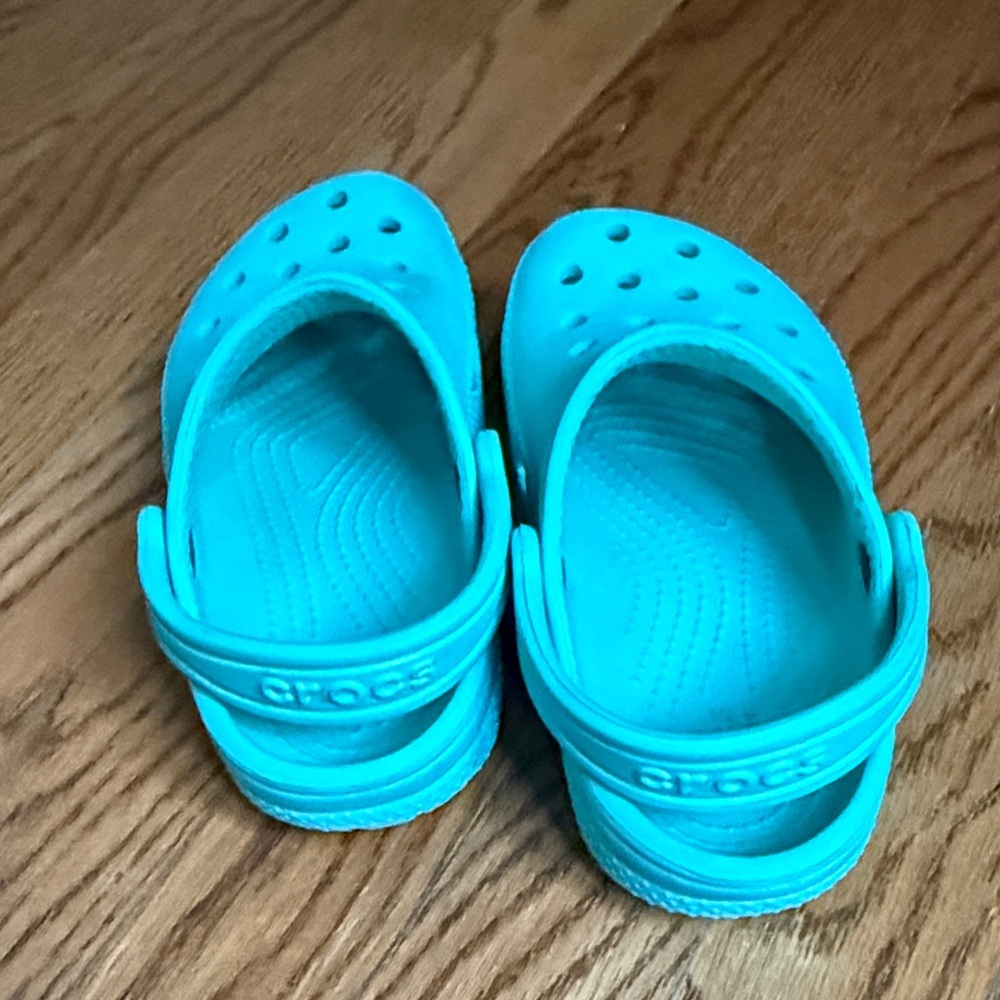 CROCS Kids Clog in Bright Turquoise Blue - 11C